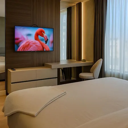 Waterfront Infinity 8 *